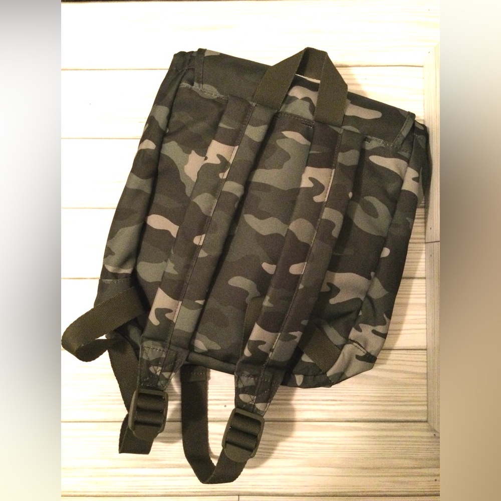 Camo Backpack - Picture 2 of 4